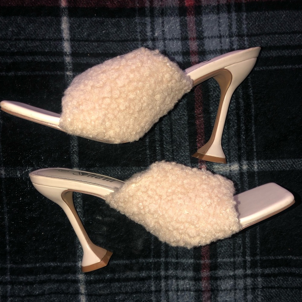 sold Nude faux fur heels